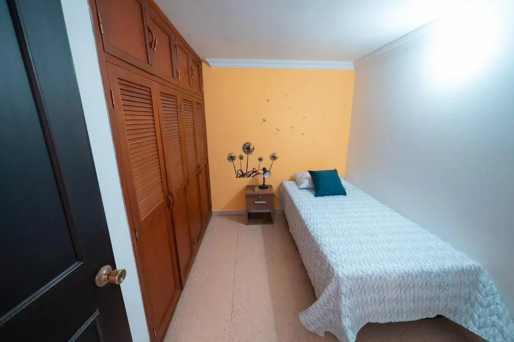 Apartamento Amoblado De 3 Habitaciones En Medellin Mlb301